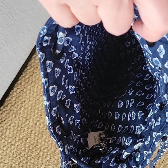 Vera BRADLEY cute blue drawstring bag backpack. Two front pockets. - Picture 5 of 8